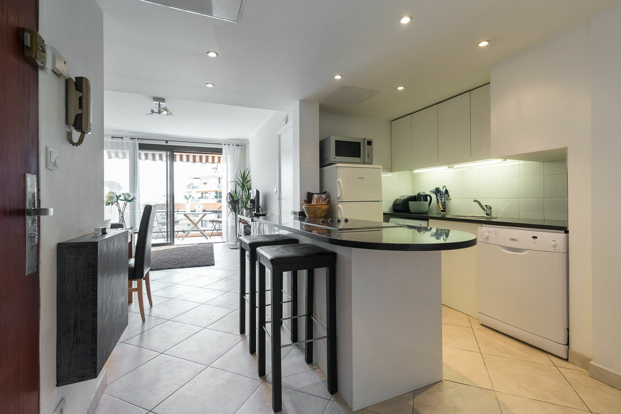 Modern 3 Bedroom, 3 Bathroom Accommodation Near Cannes Old Town Walking Distance To Palais 330 Buitenkant foto